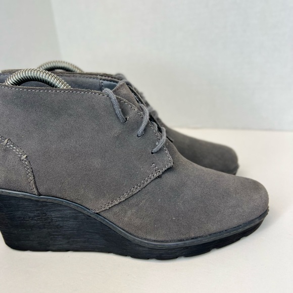 Clarks Collection Womens Hazen Charm Grey Suede Wedge Ankle Booties Sz 7M XLNT! - Picture 7 of 13